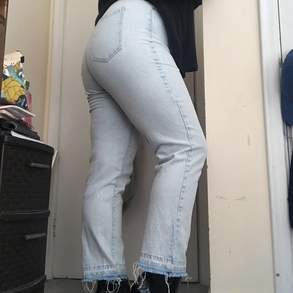 Light Wash High Waisted Mom Jeans - Picture 1 of 7